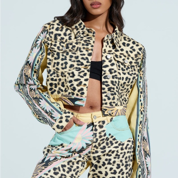 Leopard Print Cropped Light Denim Jacket Size Large NWT - Picture 1 of 5